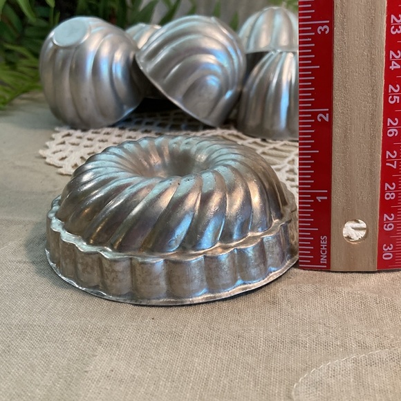 Set Of 6 Vintage Tin Molds - Picture 8 of 16